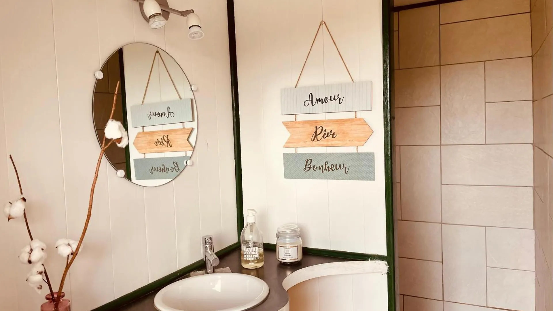 Anouchka O Fil 2 L'Eau, Yourte En Bord De Lac Saint-Jean-Saint-Maurice-sur-Loire Luxury tent